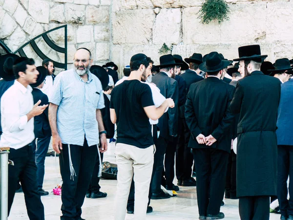 Jerusalem İsrail 14 Nisan 2018 bilinmeyenli insanlar açık Kudüs'ün eski şehri Western duvara öğleden sonra dua