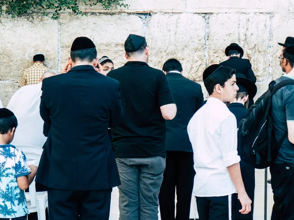 Ιερουσαλήμ Ισραήλ Απριλίου 2018 Άγνωστοι Άνθρωποι Προσεύχονται Μπροστά Στον Δυτικό — Φωτογραφία Αρχείου