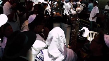 Kudüs İsrail 18 Haziran 2018 bilinmeyen insanlar bir Bar Mitzvah, Eski Kudüs şehri, sabahları ağlama duvarı önünde dini tören katılan görünümünü