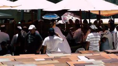 Kudüs İsrail 18 Haziran 2018 bilinmeyen insanlar bir Bar Mitzvah, Eski Kudüs şehri, sabahları ağlama duvarı önünde dini tören katılan görünümünü