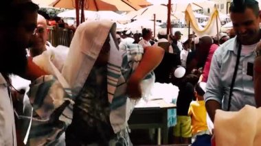 Kudüs İsrail 18 Haziran 2018 bilinmeyen insanlar bir Bar Mitzvah, Eski Kudüs şehri, sabahları ağlama duvarı önünde dini tören katılan görünümünü