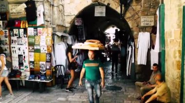 Kudüs İsrail 21 Haziran 2018 Jaffa street, Kudüs'ün eski şehri pazarda sabah yürüyüş bilinmeyenli insan görünümü