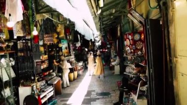 Kudüs İsrail 21 Haziran 2018 Jaffa street, Kudüs'ün eski şehri pazarda sabah yürüyüş bilinmeyenli insan görünümü