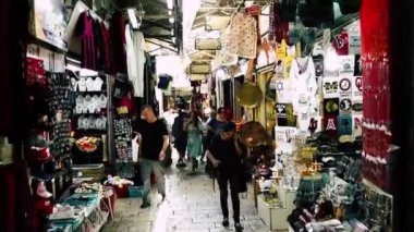 Kudüs İsrail 21 Haziran 2018 Jaffa street, Kudüs'ün eski şehri pazarda sabah yürüyüş bilinmeyenli insan görünümü