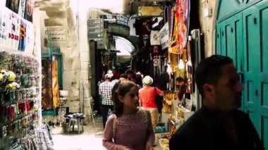 Kudüs İsrail 21 Haziran 2018 Jaffa street, Kudüs'ün eski şehri pazarda sabah yürüyüş bilinmeyenli insan görünümü