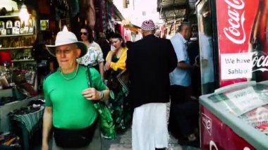 Kudüs İsrail 21 Haziran 2018 Jaffa street, Kudüs'ün eski şehri pazarda sabah yürüyüş bilinmeyenli insan görünümü