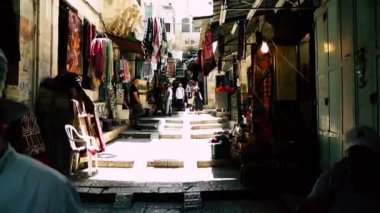 Kudüs İsrail 21 Haziran 2018 Jaffa street, Kudüs'ün eski şehri pazarda sabah yürüyüş bilinmeyenli insan görünümü