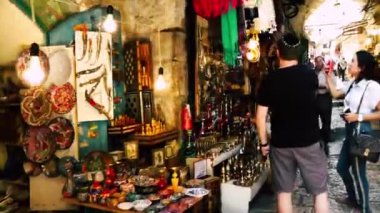 Kudüs İsrail 21 Haziran 2018 Jaffa street, Kudüs'ün eski şehri pazarda sabah yürüyüş bilinmeyenli insan görünümü