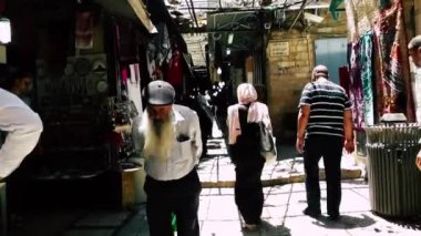 Kudüs İsrail 21 Haziran 2018 Jaffa street, Kudüs'ün eski şehri pazarda sabah yürüyüş bilinmeyenli insan görünümü