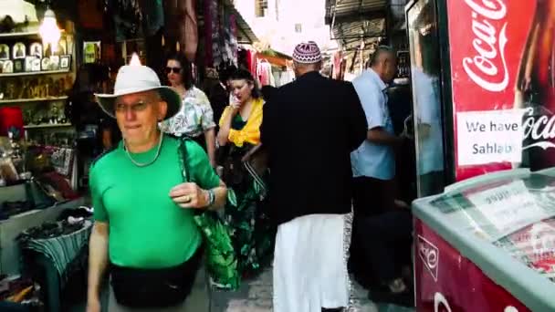 耶路撒冷以色列2018年6月21日在耶路撒冷老城的雅各街集市上漫步的无名百姓 — 图库视频影像