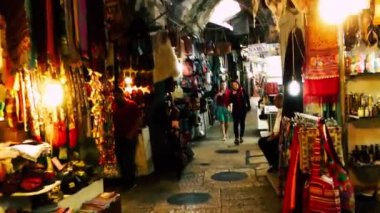 Kudüs İsrail 21 Haziran 2018 Jaffa street, Kudüs'ün eski şehri pazarda sabah yürüyüş bilinmeyenli insan görünümü