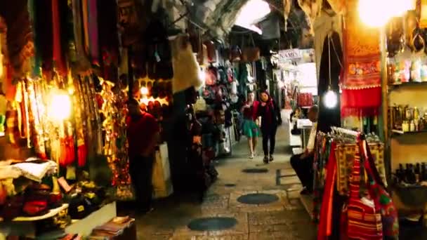 エルサレム イスラエル 2018 日朝ヤッファ通りエルサレムの旧市街のバザールを歩いて未知数人々 のビュー — ストック動画