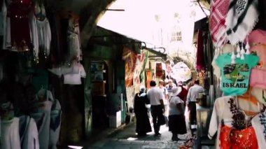 Kudüs İsrail 21 Haziran 2018 Jaffa street, Kudüs'ün eski şehri pazarda sabah yürüyüş bilinmeyenli insan görünümü