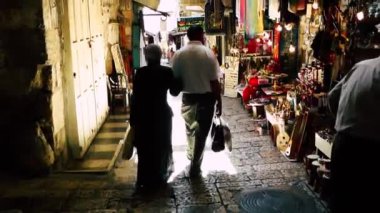 Kudüs İsrail 21 Haziran 2018 Jaffa street, Kudüs'ün eski şehri pazarda sabah yürüyüş bilinmeyenli insan görünümü