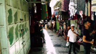 Kudüs İsrail 21 Haziran 2018 Jaffa street, Kudüs'ün eski şehri pazarda sabah yürüyüş bilinmeyenli insan görünümü