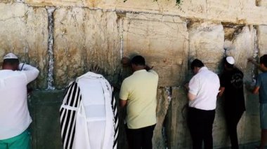 Kudüs İsrail 18 Haziran 2018 görüntülemek bilinmeyenli insanlar dua eden önü Kudüs'ün eski şehri Western duvara sabah