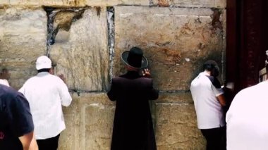 Kudüs İsrail 18 Haziran 2018 görüntülemek bilinmeyenli insanlar dua eden önü Kudüs'ün eski şehri Western duvara sabah