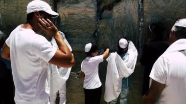 Kudüs İsrail 18 Haziran 2018 görüntülemek bilinmeyenli insanlar dua eden önü Kudüs'ün eski şehri Western duvara sabah