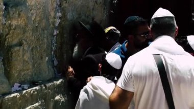 Kudüs İsrail 18 Haziran 2018 görüntülemek bilinmeyenli insanlar dua eden önü Kudüs'ün eski şehri Western duvara sabah