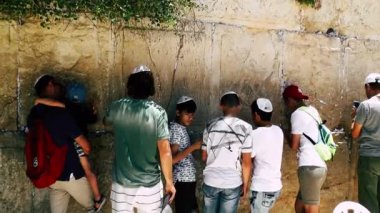 Kudüs İsrail 18 Haziran 2018 görüntülemek bilinmeyenli insanlar dua eden önü Kudüs'ün eski şehri Western duvara sabah