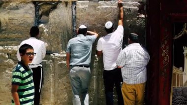 Kudüs İsrail 18 Haziran 2018 görüntülemek bilinmeyenli insanlar dua eden önü Kudüs'ün eski şehri Western duvara sabah