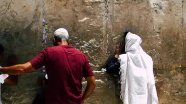 Kudüs İsrail 18 Haziran 2018 görüntülemek bilinmeyenli insanlar dua eden önü Kudüs'ün eski şehri Western duvara sabah