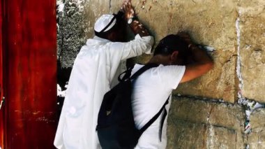 Kudüs İsrail 18 Haziran 2018 görüntülemek bilinmeyenli insanlar dua eden önü Kudüs'ün eski şehri Western duvara sabah