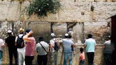 Kudüs İsrail 18 Haziran 2018 görüntülemek bilinmeyenli insanlar dua eden önü Kudüs'ün eski şehri Western duvara sabah