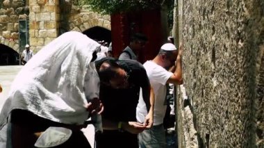 Kudüs İsrail 18 Haziran 2018 görüntülemek bilinmeyenli insanlar dua eden önü Kudüs'ün eski şehri Western duvara sabah