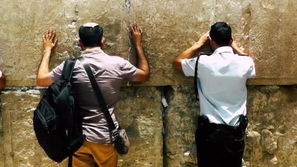 Jerusalén Israel Junio 2018 Vista Gente Desconocida Rezando Frente Muro — Vídeo de stock