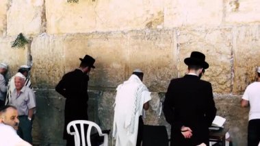 Kudüs İsrail 18 Haziran 2018 görüntülemek bilinmeyenli insanlar dua eden önü Kudüs'ün eski şehri Western duvara sabah
