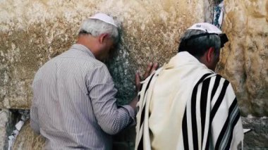 Kudüs İsrail 18 Haziran 2018 görüntülemek bilinmeyenli insanlar dua eden önü Kudüs'ün eski şehri Western duvara sabah