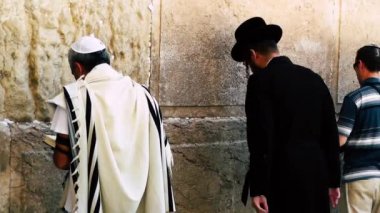 Kudüs İsrail 18 Haziran 2018 görüntülemek bilinmeyenli insanlar dua eden önü Kudüs'ün eski şehri Western duvara sabah