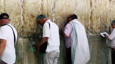 Kudüs İsrail 18 Haziran 2018 görüntülemek bilinmeyenli insanlar dua eden önü Kudüs'ün eski şehri Western duvara sabah