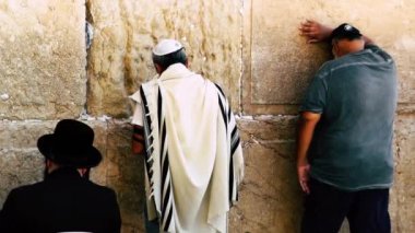 Kudüs İsrail 18 Haziran 2018 görüntülemek bilinmeyenli insanlar dua eden önü Kudüs'ün eski şehri Western duvara sabah