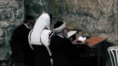 Kudüs İsrail 18 Haziran 2018 görüntülemek bilinmeyenli insanlar dua eden önü Kudüs'ün eski şehri Western duvara sabah