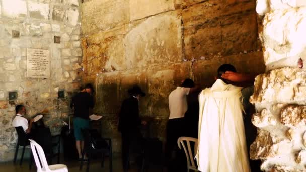 Jeruzalém Června 2018 Pohled Neznámých Lidí Modlí Přední Západní Zdi — Stock video
