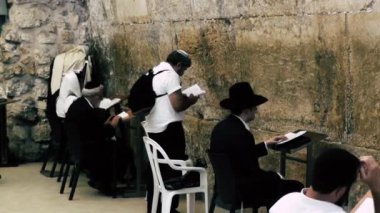 Kudüs İsrail 18 Haziran 2018 görüntülemek bilinmeyenli insanlar dua eden önü Kudüs'ün eski şehri Western duvara sabah