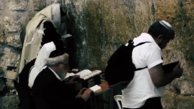 Kudüs İsrail 18 Haziran 2018 görüntülemek bilinmeyenli insanlar dua eden önü Kudüs'ün eski şehri Western duvara sabah