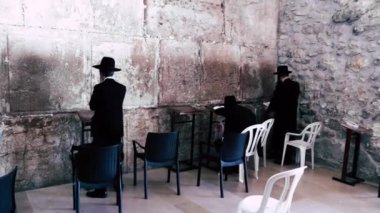 Kudüs İsrail 18 Haziran 2018 görüntülemek bilinmeyenli insanlar dua eden önü Kudüs'ün eski şehri Western duvara sabah