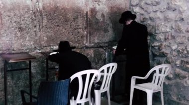 Kudüs İsrail 18 Haziran 2018 görüntülemek bilinmeyenli insanlar dua eden önü Kudüs'ün eski şehri Western duvara sabah