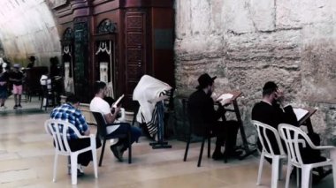 Kudüs İsrail 18 Haziran 2018 görüntülemek bilinmeyenli insanlar dua eden önü Kudüs'ün eski şehri Western duvara sabah