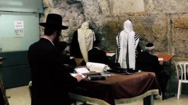 Kudüs İsrail 18 Haziran 2018 görüntülemek bilinmeyenli insanlar dua eden önü Kudüs'ün eski şehri Western duvara sabah