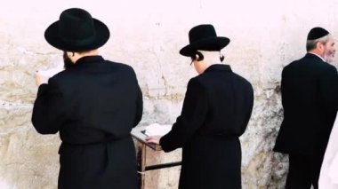 Kudüs İsrail 18 Haziran 2018 görüntülemek bilinmeyenli insanlar dua eden önü Kudüs'ün eski şehri Western duvara sabah