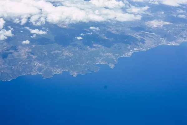 在1万英尺高空的地中海海岸鸟瞰下午 — 图库照片