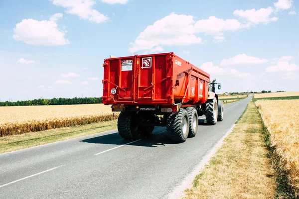 Bezannes Francia Julio 2018 Vista Tractor Trabajando Campo Área Champagne — Foto de Stock