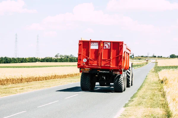 Bezannes Francia Julio 2018 Vista Tractor Trabajando Campo Área Champagne — Foto de Stock