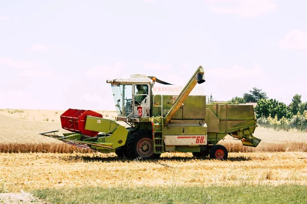 Bezannes Francie Července 2018 Pohled Traktoru Působící Oblasti Oblasti Champagne — Stock fotografie