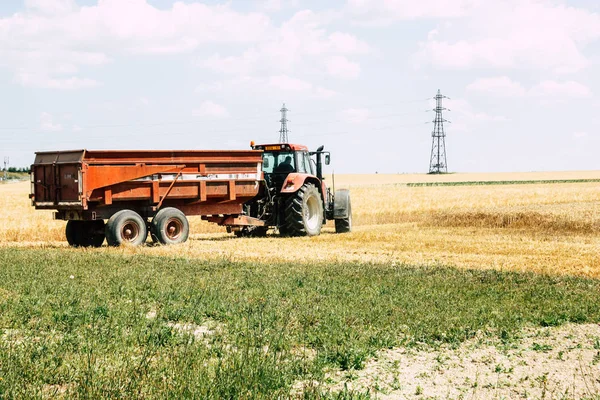 Bezannes Francia Julio 2018 Vista Tractor Trabajando Campo Área Champagne — Foto de Stock