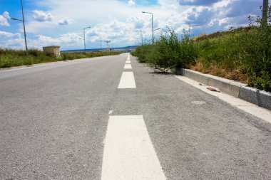 Bir yol ve yatay, Reims Fransa etrafında bir bulutlu gökyüzü görünümü